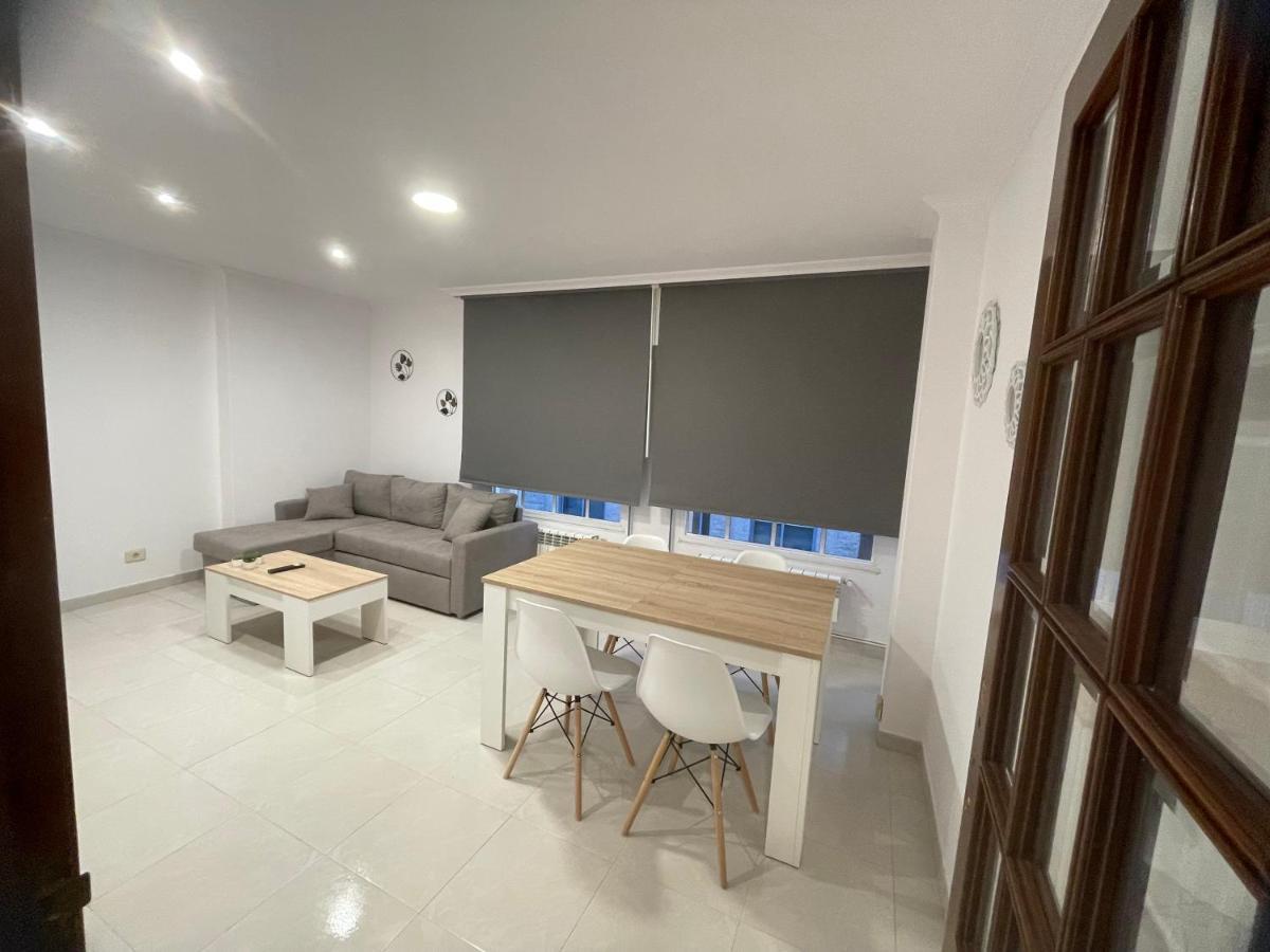 Apartamentos Demar Luis Casais 오그로브 외부 사진