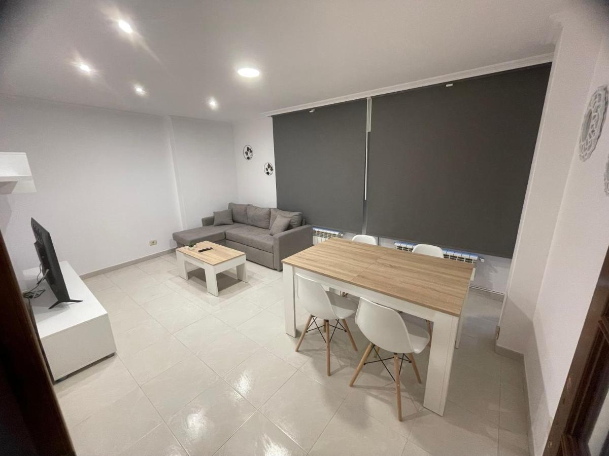 Apartamentos Demar Luis Casais 오그로브 외부 사진