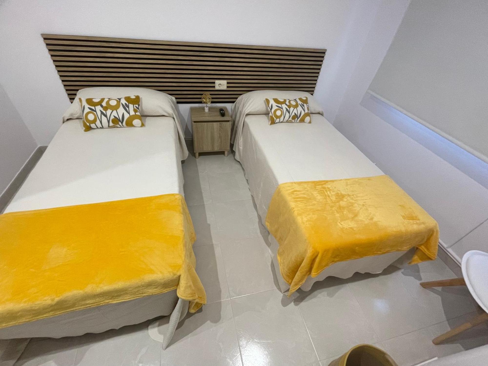 Apartamentos Demar Luis Casais 오그로브 외부 사진